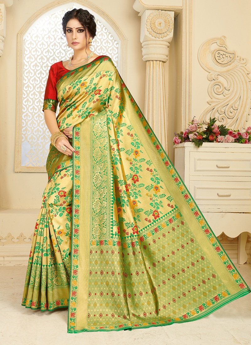 Light Green color Silk Blend Woven Traditonal Saree