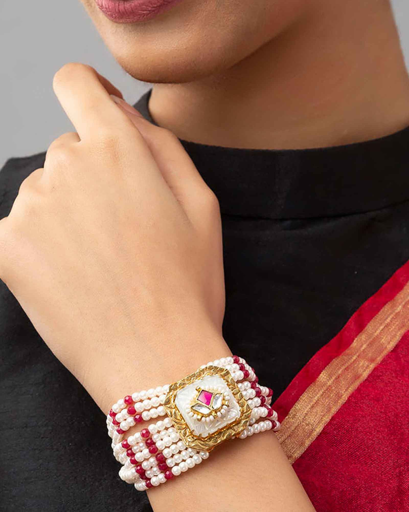 Elegant Mother of Pearl Carved Stone Bracelet with Shell Pearls