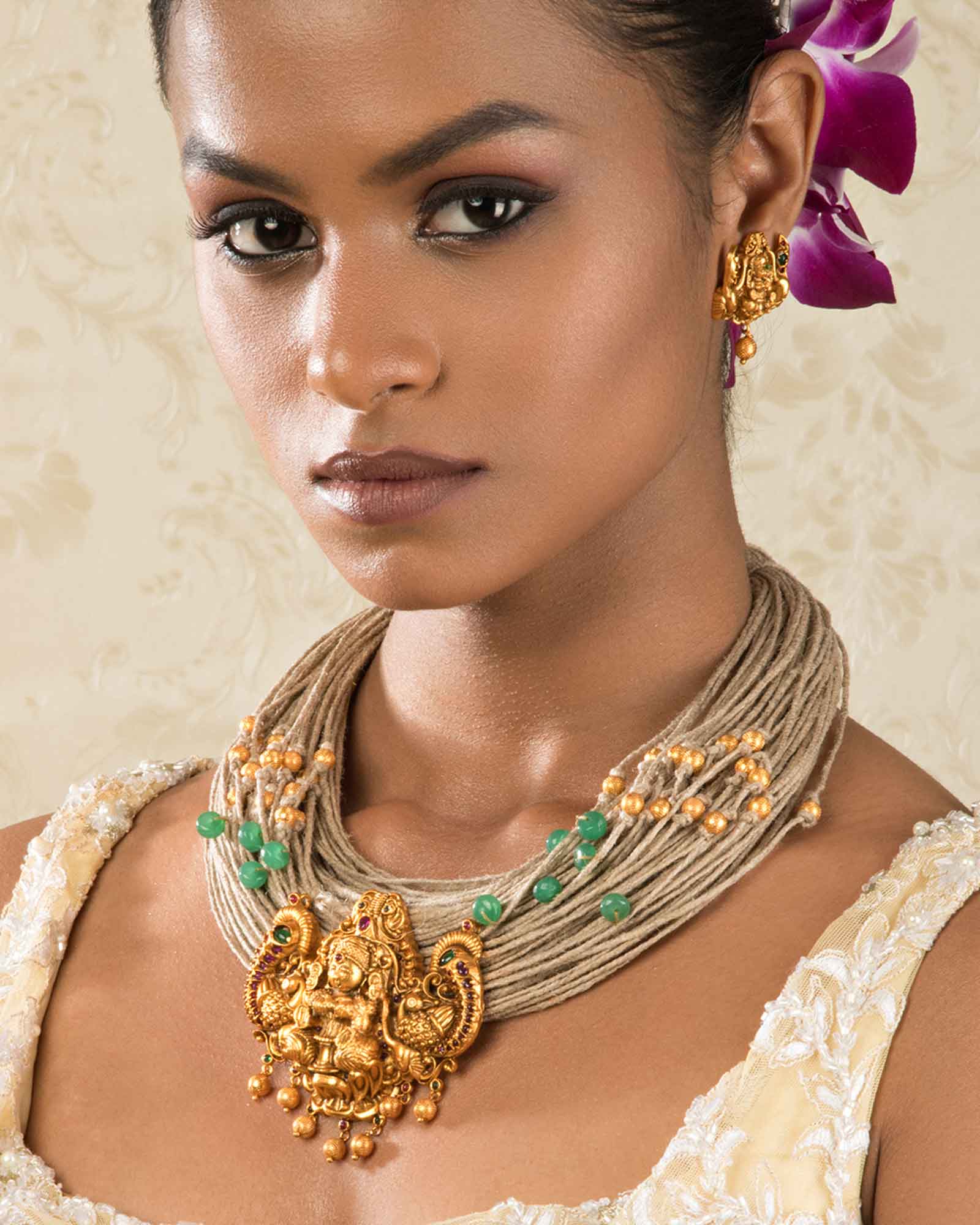 Celestial Surprise Beige Jute Threaded Gold Pendant Necklace Amd Earrings Set With Agate And Gold Beads.